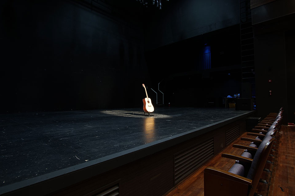 1관 1층 A열 4번 좌석에서 본 무대