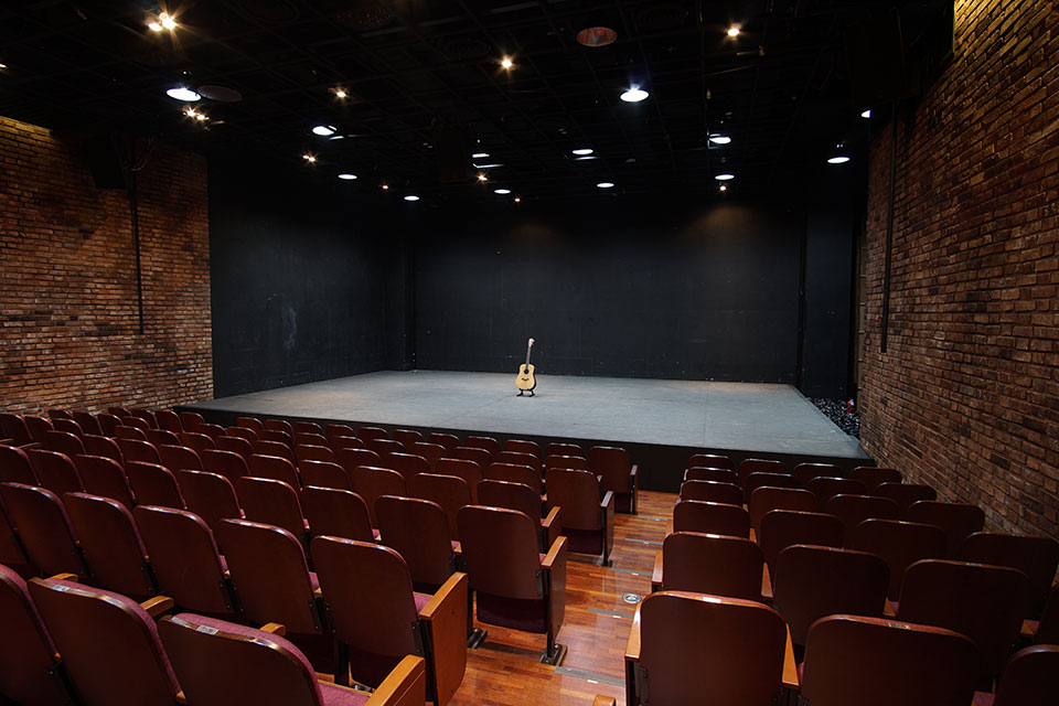 3관 8열 16번 좌석에서 본 무대