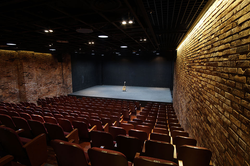 3관 13열 18번 좌석에서 본 무대